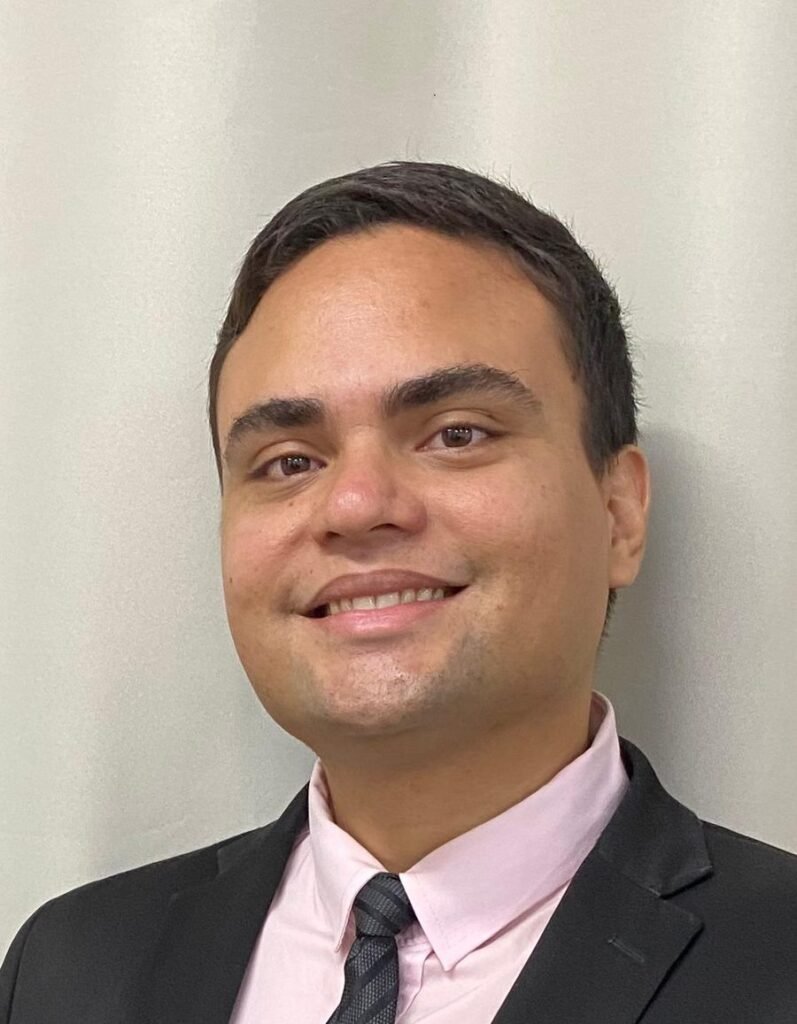 Aécio Francisco Bezerra Santos, advogado