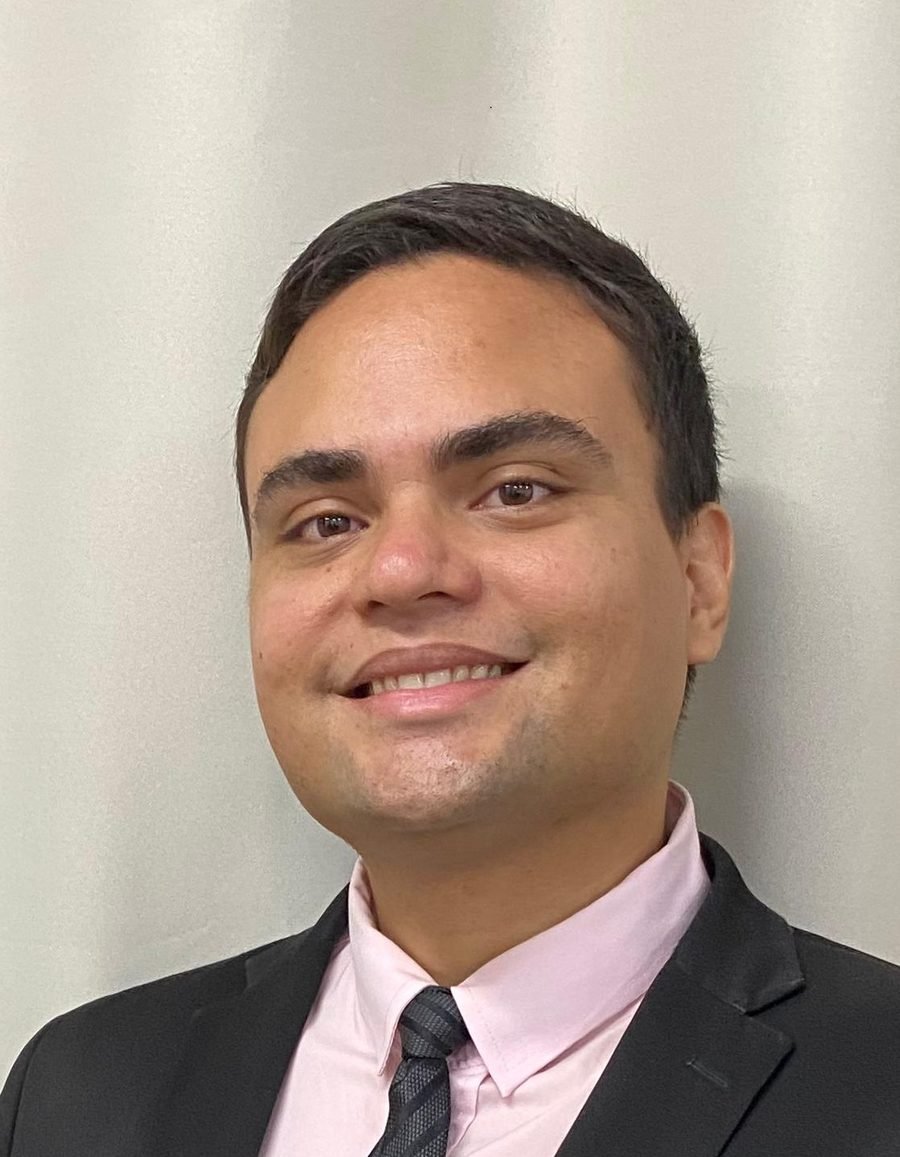 Aécio Francisco Bezerra Santos, advogado