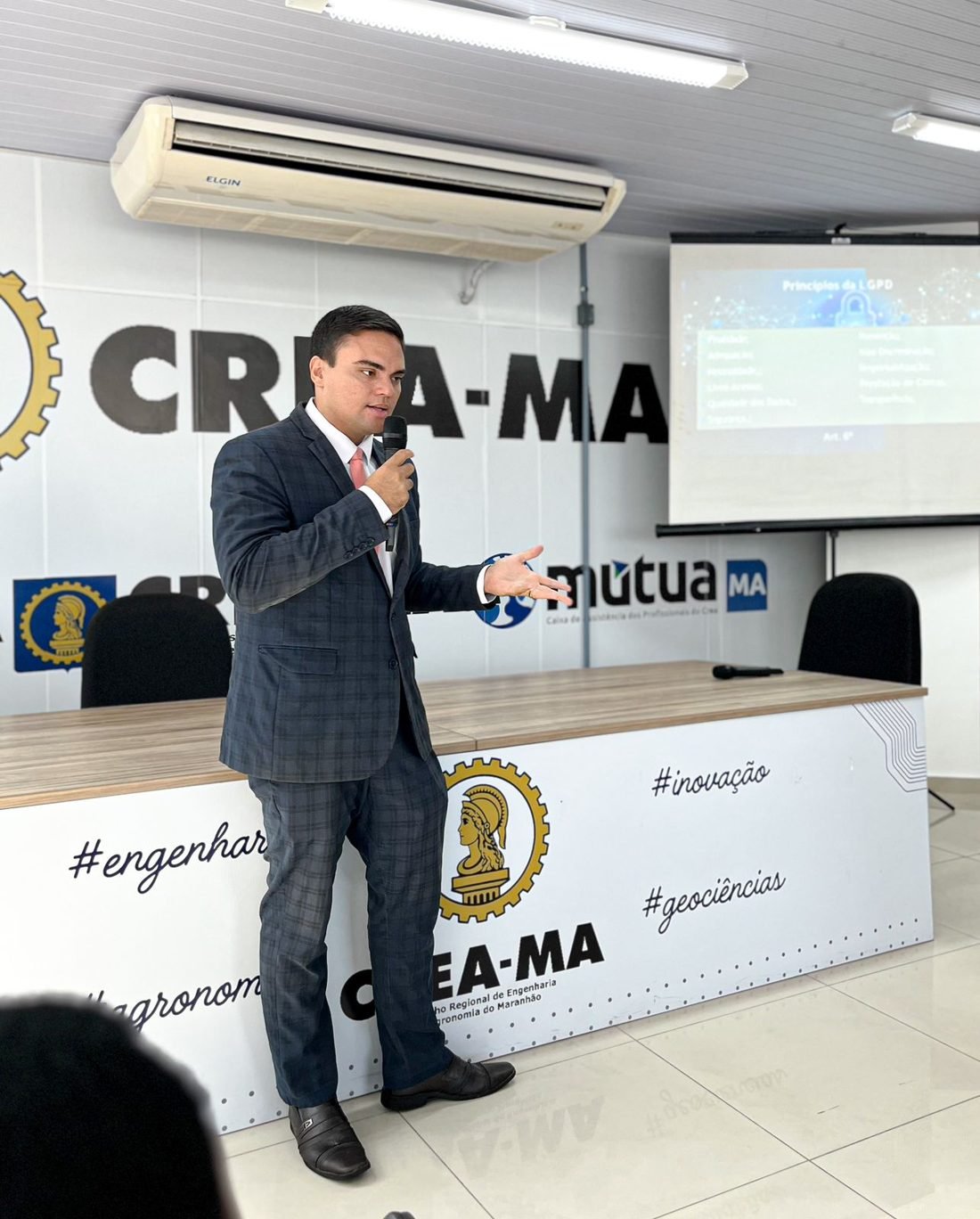 Aécio Bezerra em palestra no CREA-MA